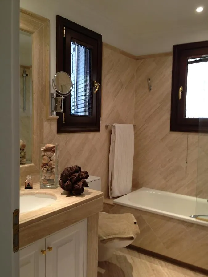 Stunning 175 M2 Apartment With Terrace And Jacuzzi Marbella